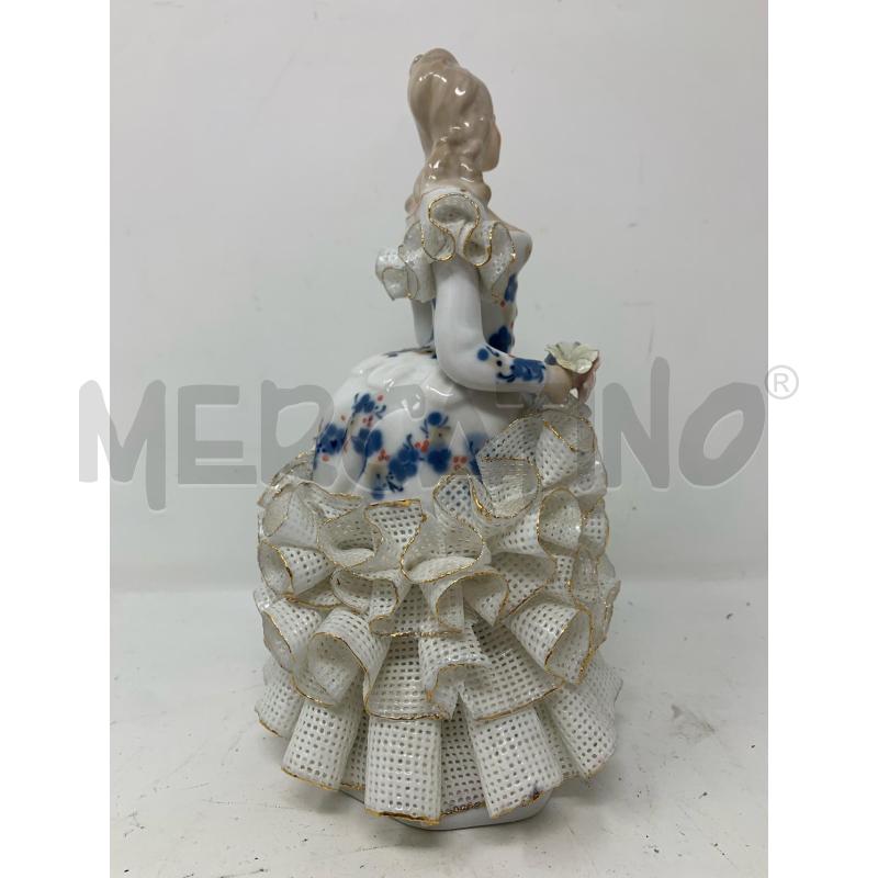 STATUETTA PORCELLAN DAMIGELLA CON FIORI | Mercatino dell'Usato Roma re di roma 2