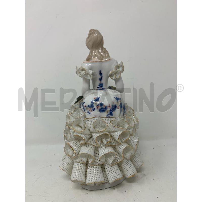 STATUETTA PORCELLAN DAMIGELLA CON FIORI | Mercatino dell'Usato Roma re di roma 3