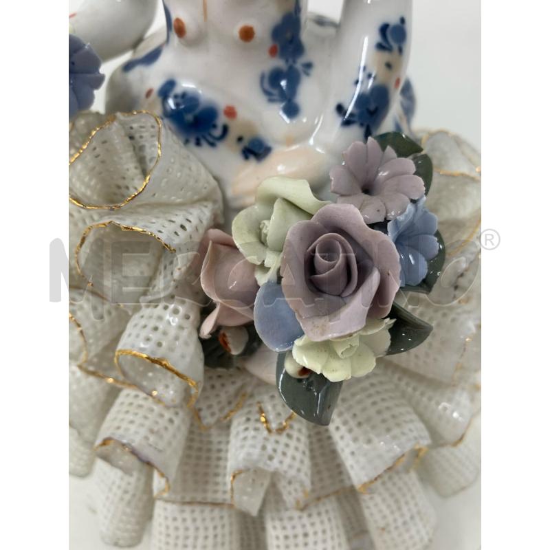 STATUETTA PORCELLAN DAMIGELLA CON FIORI | Mercatino dell'Usato Roma re di roma 4