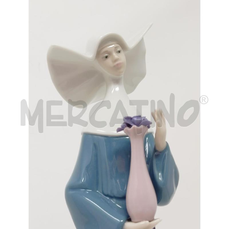 STATUETTA SUORA VESTITO BLU VASO VIOLA FIORE ROSARIO | Mercatino dell'Usato Roma re di roma 5