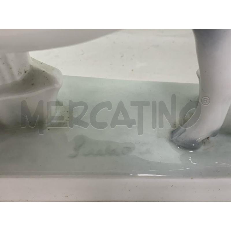 STATUETTA TORO ZSOLNAY PORCELLANA DIFETTO | Mercatino dell'Usato Roma re di roma 3