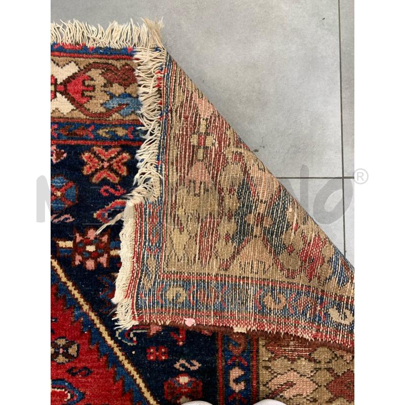 TAPPETO 184X126 ROMBO BLU IN ROMBO ROSSO CENTRAL DIFETTI  | Mercatino dell'Usato Roma re di roma 2