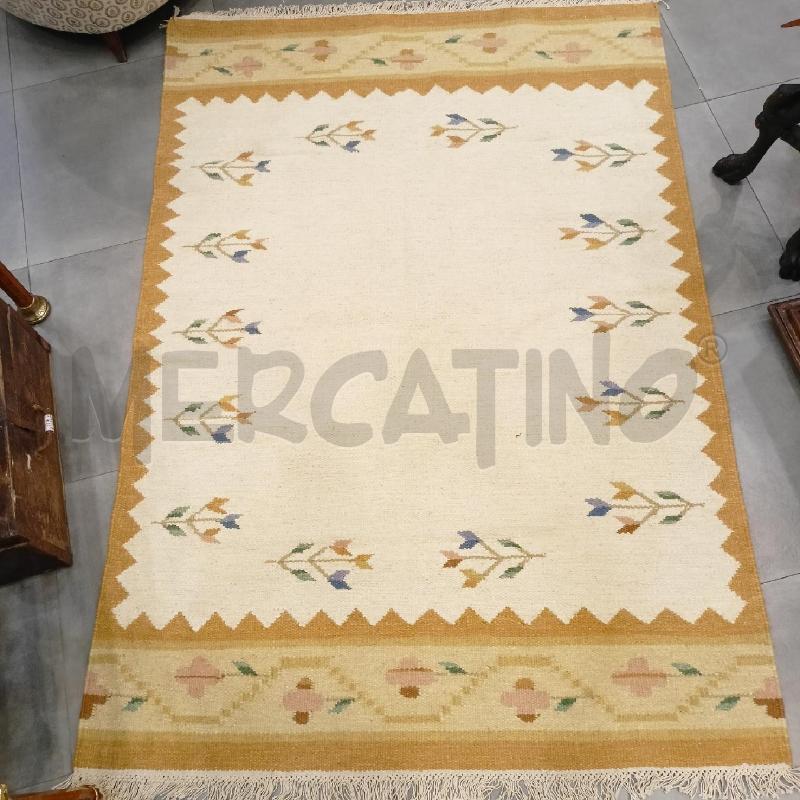 TAPPETO LANA ETNICO 140X200 FIORI STILIZZATI CONTORNO BEIGE | Mercatino dell'Usato Roma re di roma 1