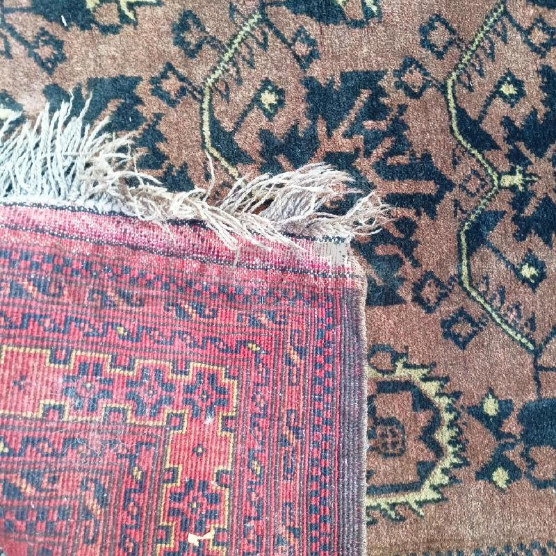 TAPPETO MARRONE 180X130 FIORI NERI  | Mercatino dell'Usato Roma re di roma 3