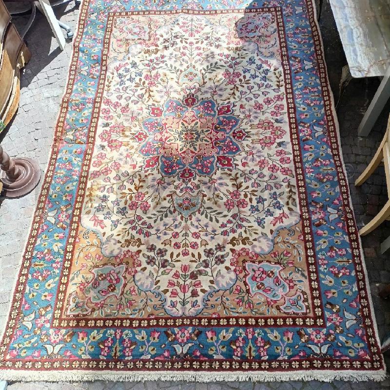 TAPPETO PERSIANO 193X3 FIORI ROSONE CENTRALE TONI CHIARI AZZURRI | Mercatino dell'Usato Roma re di roma 1
