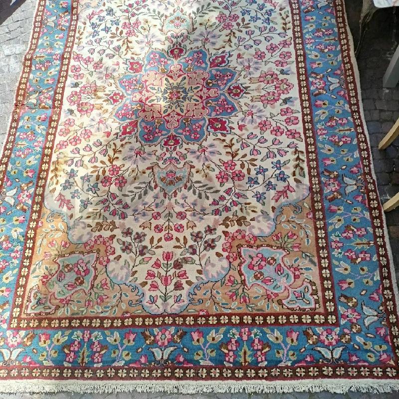 TAPPETO PERSIANO 193X3 FIORI ROSONE CENTRALE TONI CHIARI AZZURRI | Mercatino dell'Usato Roma re di roma 3