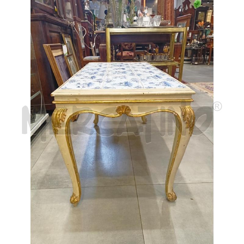 TAVOLINO BASSO STRUTT LEGNO MAIOLICHE CASTELLO BLU DIFETTO  | Mercatino dell'Usato Roma re di roma 2