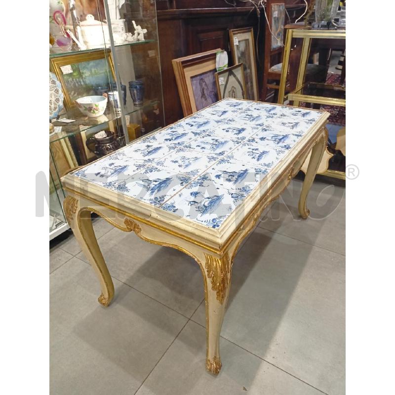TAVOLINO BASSO STRUTT LEGNO MAIOLICHE CASTELLO BLU DIFETTO  | Mercatino dell'Usato Roma re di roma 5