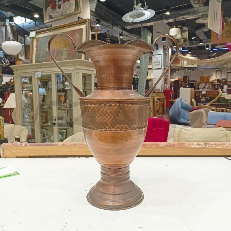 VASO ANFORA RAME BIANSATO APICE QUADRATO LAVORAZIONE GEOMETRICA  | Mercatino dell'Usato Roma re di roma 1