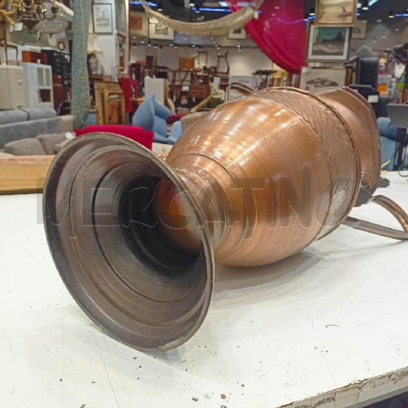 VASO ANFORA RAME BIANSATO APICE QUADRATO LAVORAZIONE GEOMETRICA  | Mercatino dell'Usato Roma re di roma 5