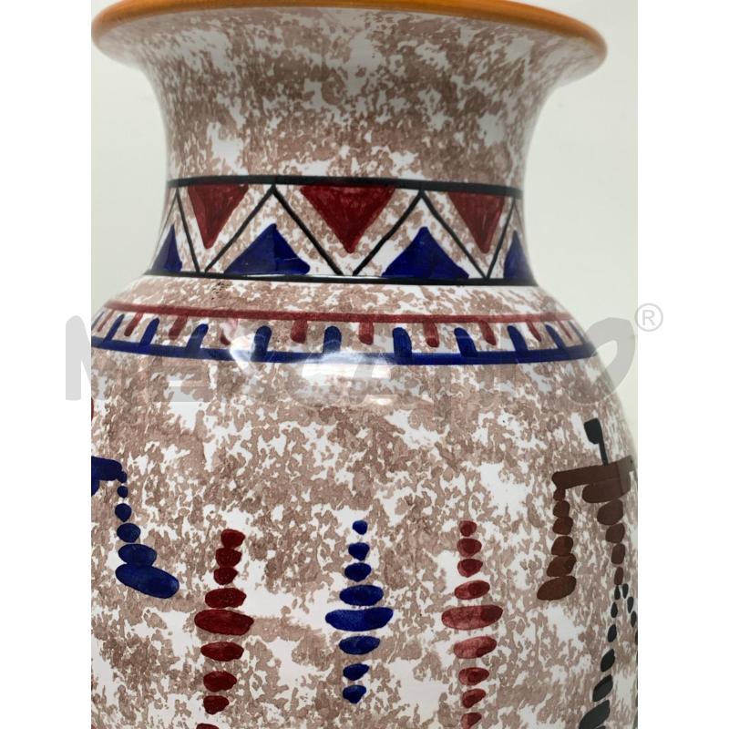 VASO CERAMICA SARDA PERSONE FASCE ROSSO BLU B MARRONCINO  | Mercatino dell'Usato Roma re di roma 3