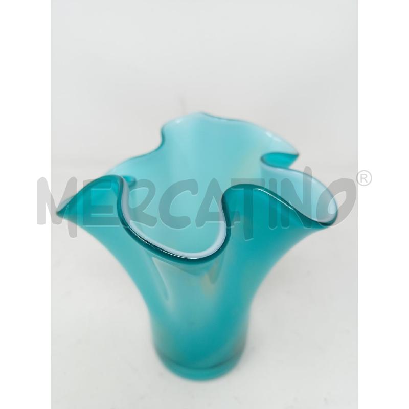 VASO VETRO FAZZOLETTO INCAMICIATO AZZURRO BRILLANTINI DORATI  | Mercatino dell'Usato Roma re di roma 4