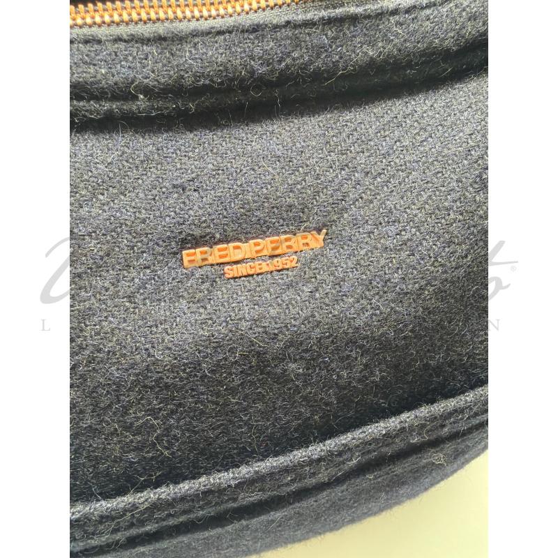 BORSONE FREDPERRY BLU  | Mercatino dell'Usato Roma parioli 3