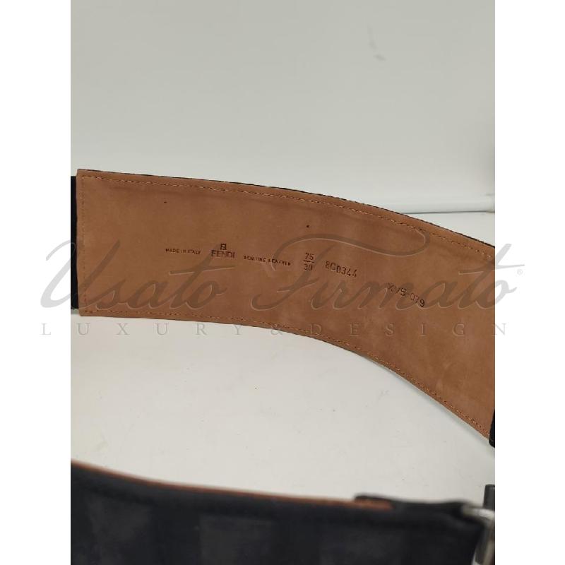 CINTURA DONNA FENDI NEA SUEDE PIETRA 8C0344 TG. 75 | Mercatino dell'Usato Roma parioli 2