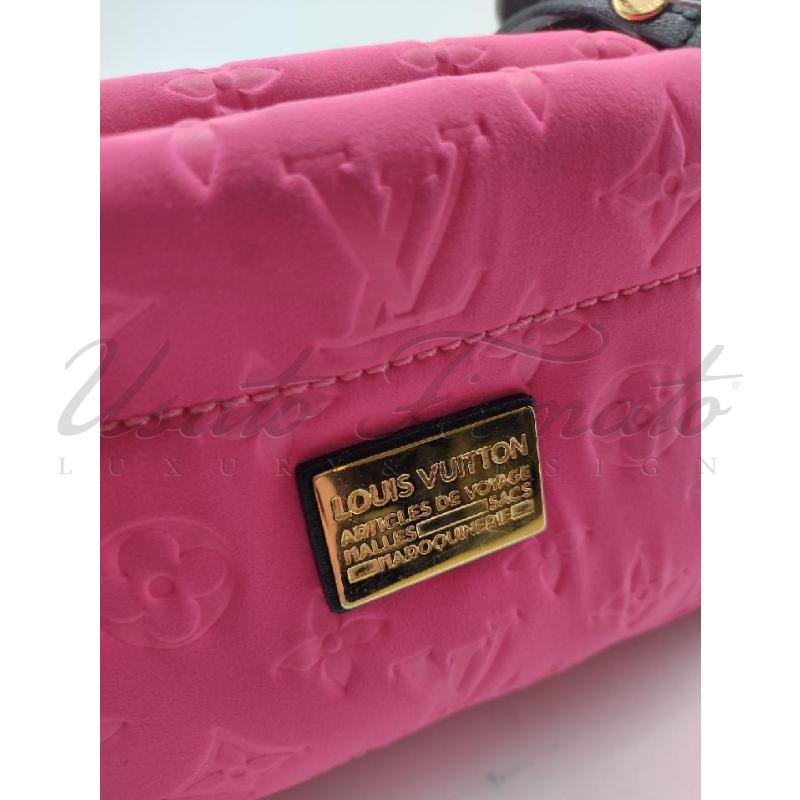 POCHETTE LOUIS VUITTON PUFFED ARTICLES DE VOYAGES MONOGRAM PINK  | Mercatino dell'Usato Roma parioli 4
