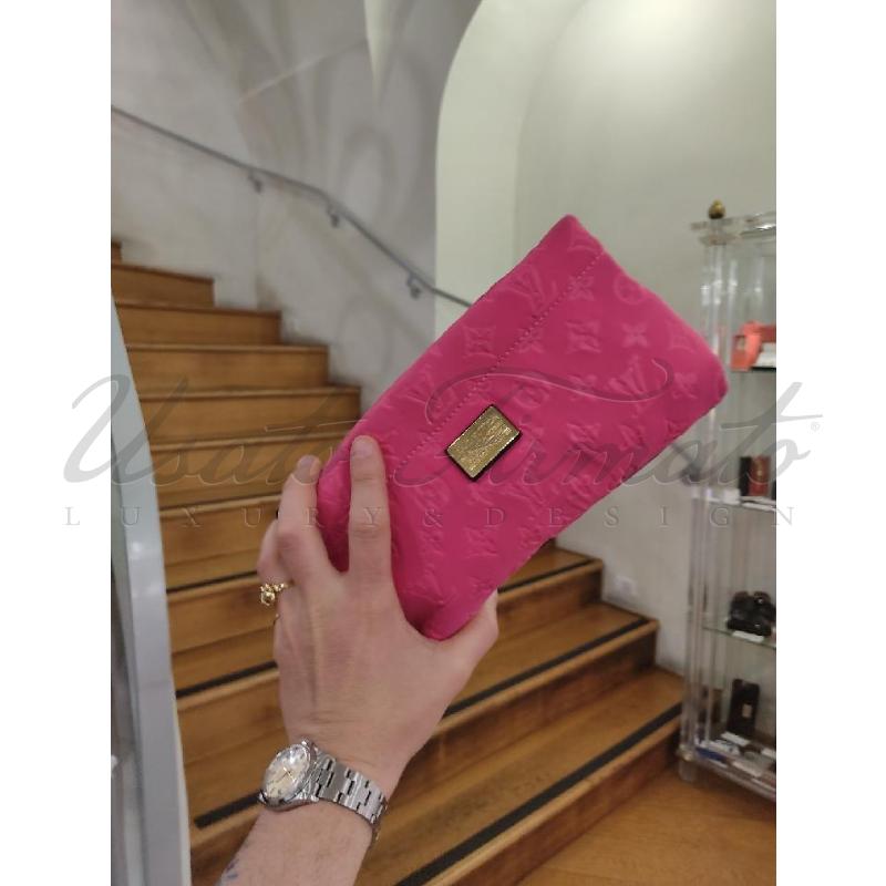 POCHETTE LOUIS VUITTON PUFFED ARTICLES DE VOYAGES MONOGRAM PINK  | Mercatino dell'Usato Roma parioli 5