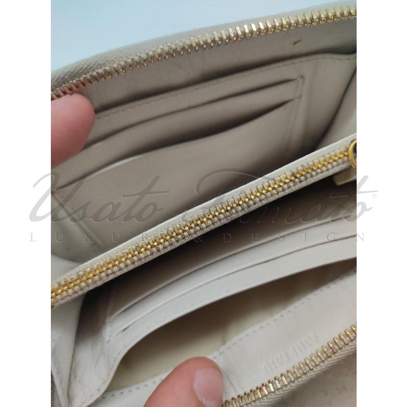 PORTA FOGLIO MIU MIU PELLE OCRA COD 194 | Mercatino dell'Usato Roma parioli 4