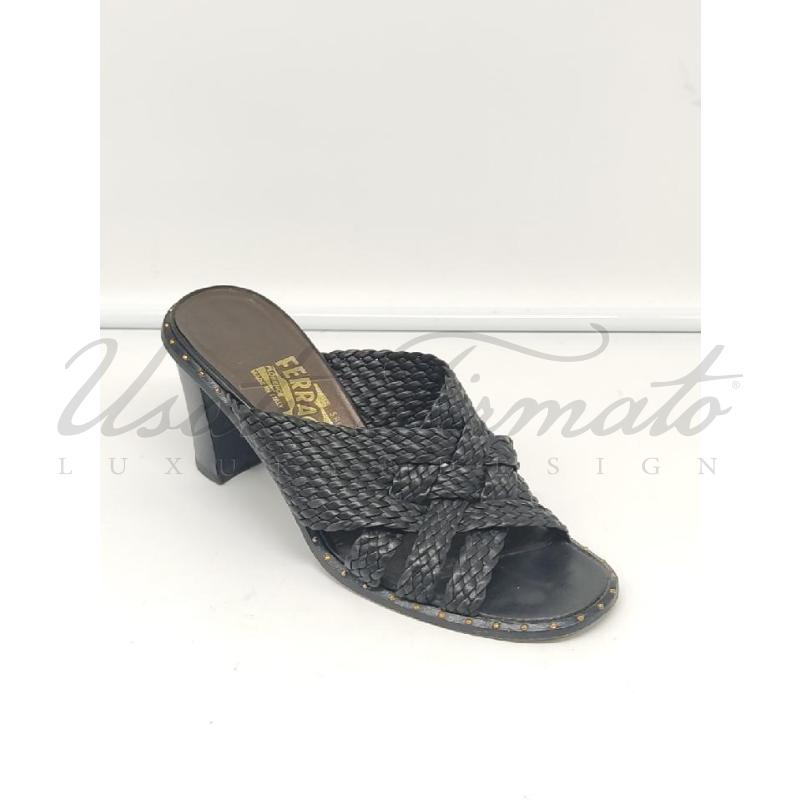 SANDALI DONNA SALVATORE FERRAGAMO NERI INTRECCIATI TG. 6.5 | Mercatino dell'Usato Roma parioli 1