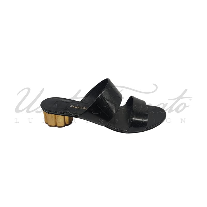 SANDALI DONNA SALVATORE FERRAGAMO NERI VERNICE TG. 8.5C | Mercatino dell'Usato Roma parioli 1