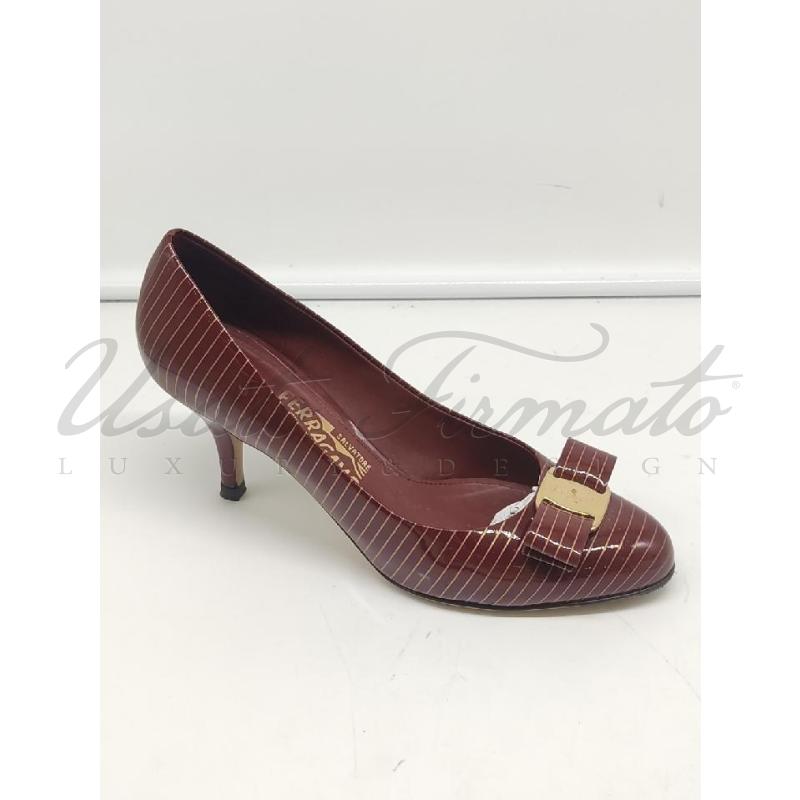 SCARPE DONNA SALVATORE FERRAGAMO ROSSE RIGHE VERNICE TG. 7 | Mercatino dell'Usato Roma parioli 1