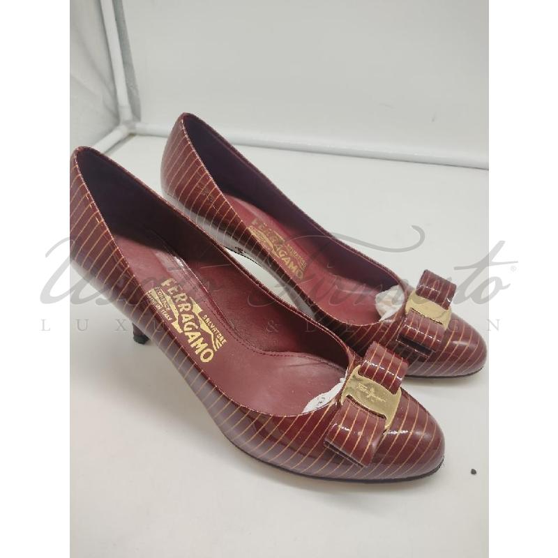 SCARPE DONNA SALVATORE FERRAGAMO ROSSE RIGHE VERNICE TG. 7 | Mercatino dell'Usato Roma parioli 3