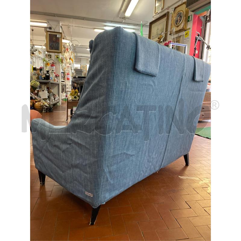 DIVANETTO DUE POSTI POLTRONE E SOFA AZZURRO CM. 130X80  | Mercatino dell'Usato Roma casalotti 4