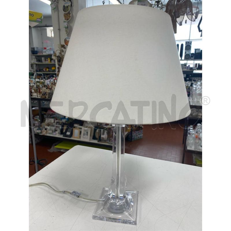 LAMPADA DA TAVOLO BASE PLEXIGLASS CAPPELLO BIANCO | Mercatino dell'Usato Roma casalotti 1