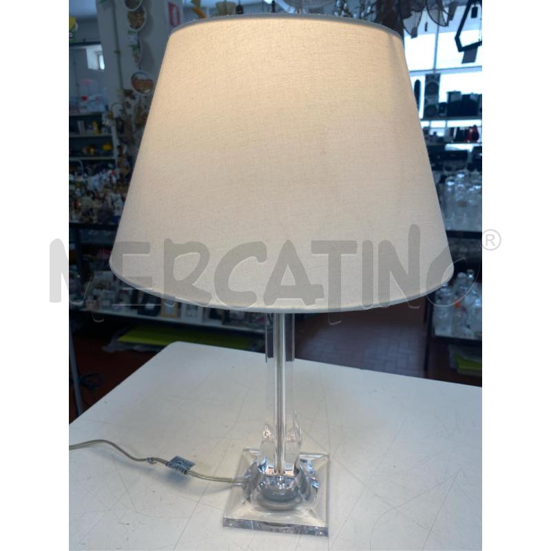 LAMPADA DA TAVOLO BASE PLEXIGLASS CAPPELLO BIANCO | Mercatino dell'Usato Roma casalotti 2