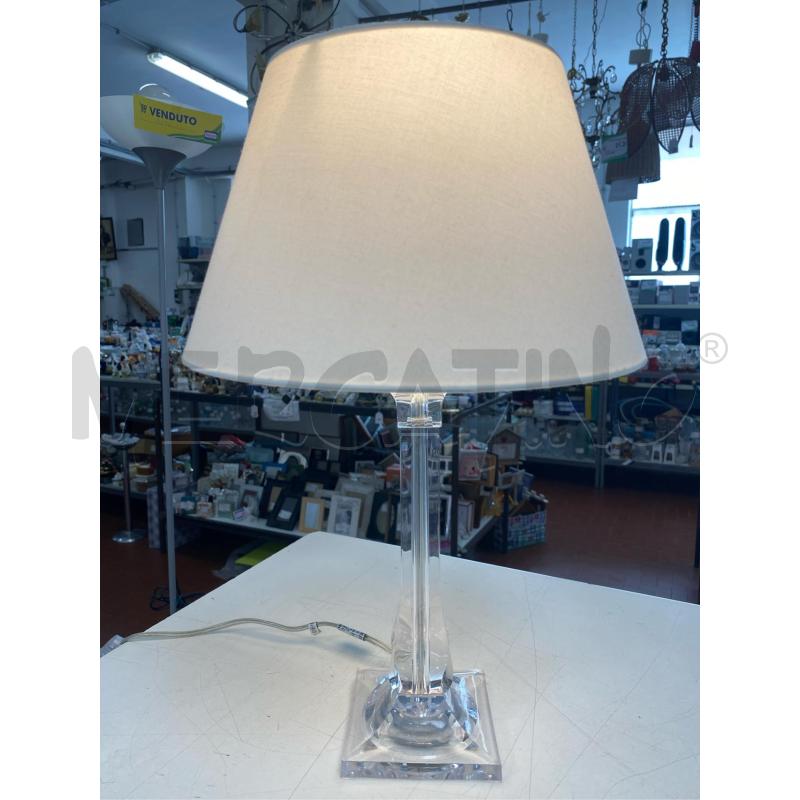 LAMPADA DA TAVOLO BASE PLEXIGLASS CAPPELLO BIANCO | Mercatino dell'Usato Roma casalotti 1