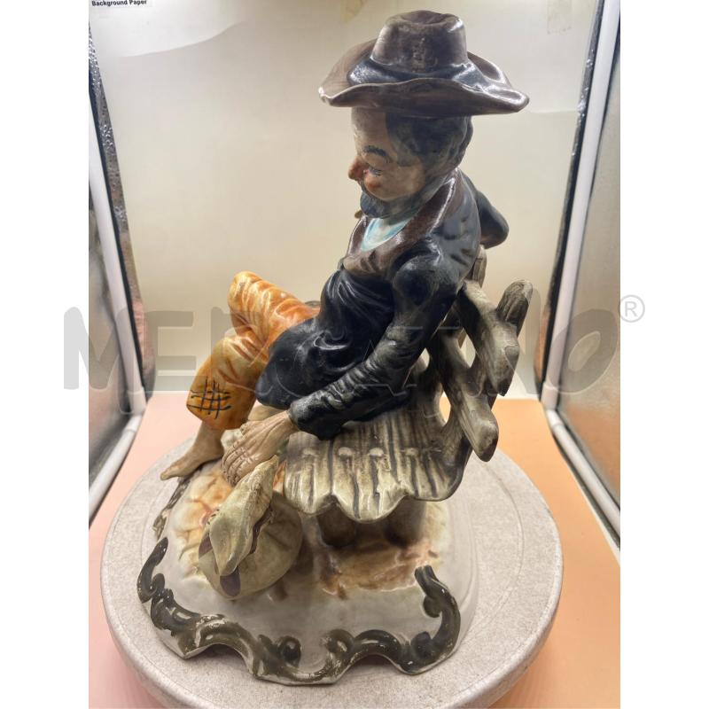 STATUETTA CAPODIMONTE ANZIANO SEDUTO CERAMICA DIPINTO  | Mercatino dell'Usato Roma casalotti 2