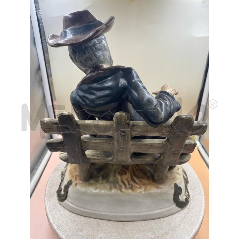 STATUETTA CAPODIMONTE ANZIANO SEDUTO CERAMICA DIPINTO  | Mercatino dell'Usato Roma casalotti 3