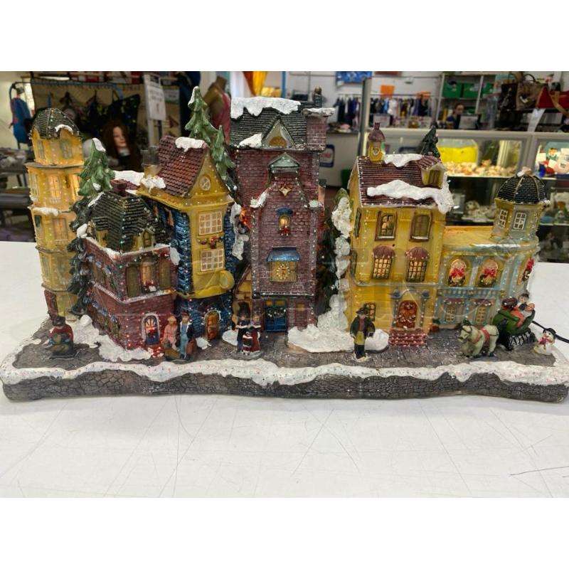 STATUETTA VILLAGGIO DI NATALE GRANDE ELETTRONICO  | Mercatino dell'Usato Roma casalotti 1