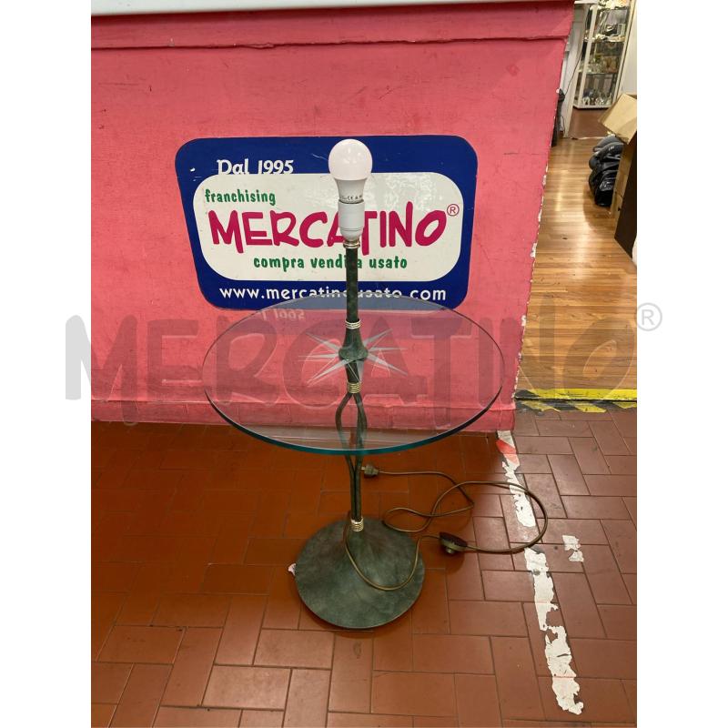 TAVOLINO CON LAMPADA TONDO VETRO  | Mercatino dell'Usato Roma casalotti 1