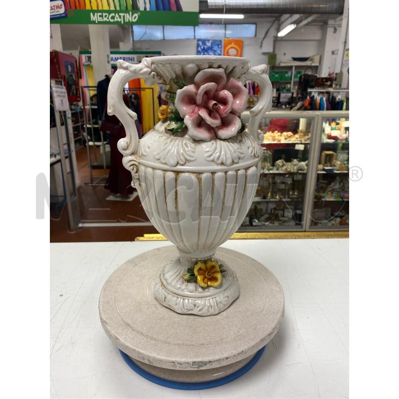 VASO CAPODIMONTE CON FIORI  | Mercatino dell'Usato Roma casalotti 1
