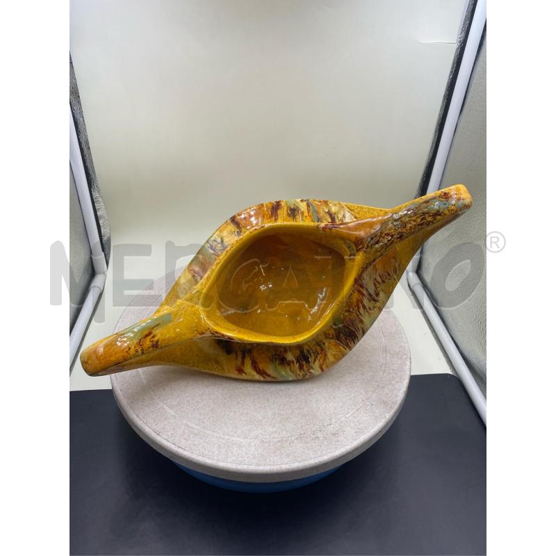 VASO SCULTOREO LAVORATO GIALLO OVALE DUE MANICI  | Mercatino dell'Usato Roma casalotti 5