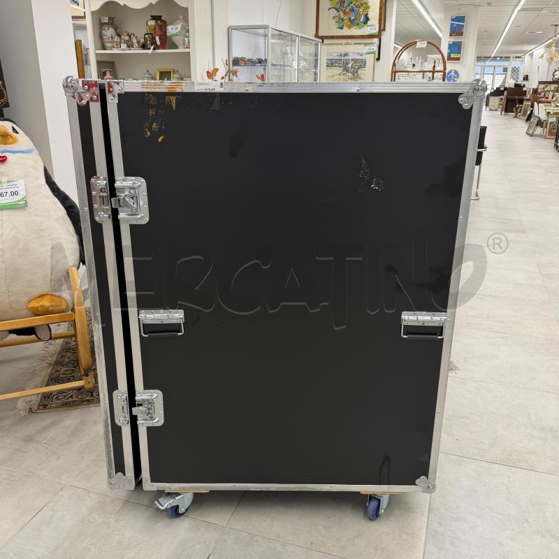 BAULE NERO BORDI CROMO IMPERFEZIONI 105X122X50 | Mercatino dell'Usato Roma torrevecchia 1