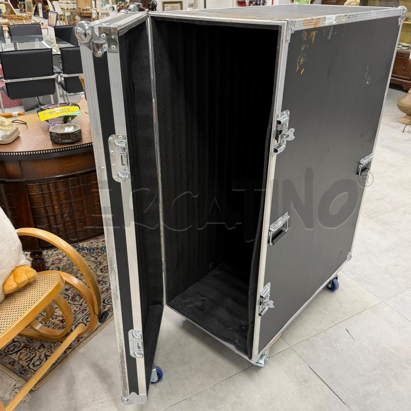 BAULE NERO BORDI CROMO IMPERFEZIONI 105X122X50 | Mercatino dell'Usato Roma torrevecchia 3
