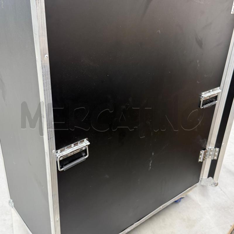 BAULE NERO BORDI CROMO IMPERFEZIONI 105X122X50 | Mercatino dell'Usato Roma torrevecchia 4