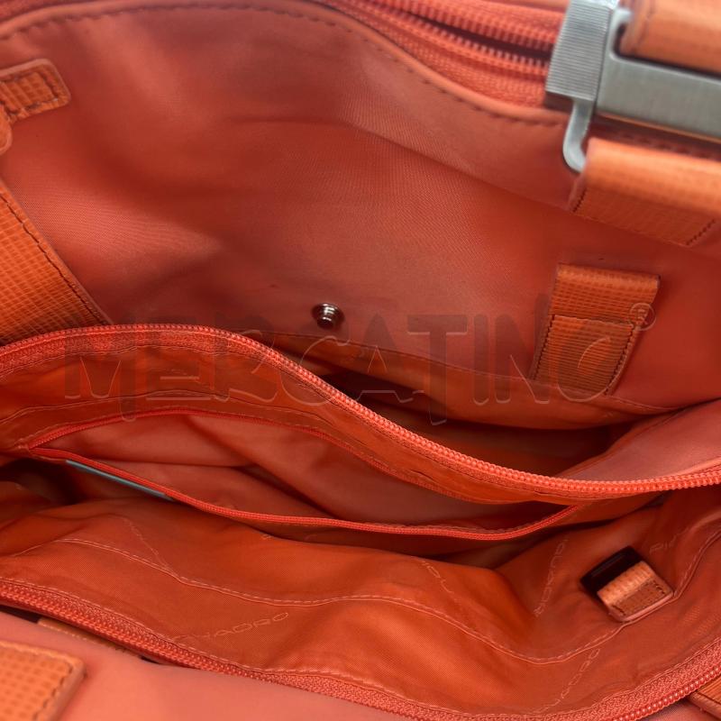 BORSA PIQUADRO ARANCIONE ZIP LATERALI | Mercatino dell'Usato Roma torrevecchia 4
