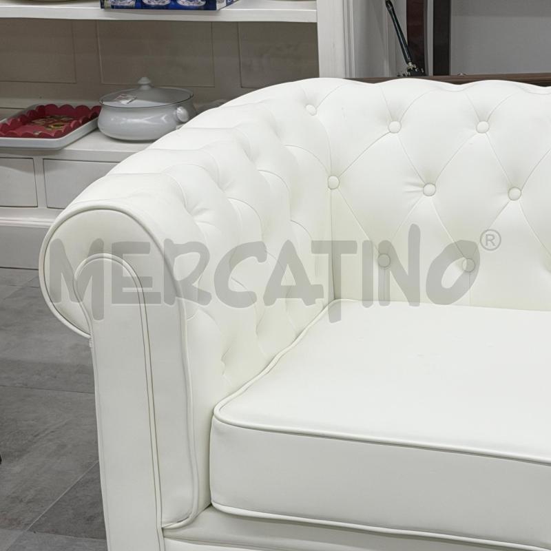 DIVANO ECOPELLE MODELLO CHESTERFIELD BIANCO | Mercatino dell'Usato Roma torrevecchia 2