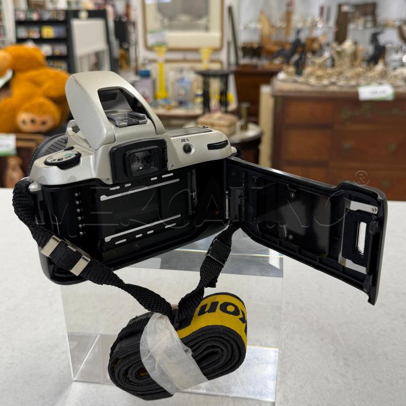 MACCHINA FOTOGRAFICA NIKON F60 CON OBBIETTIVO | Mercatino dell'Usato Roma torrevecchia 4