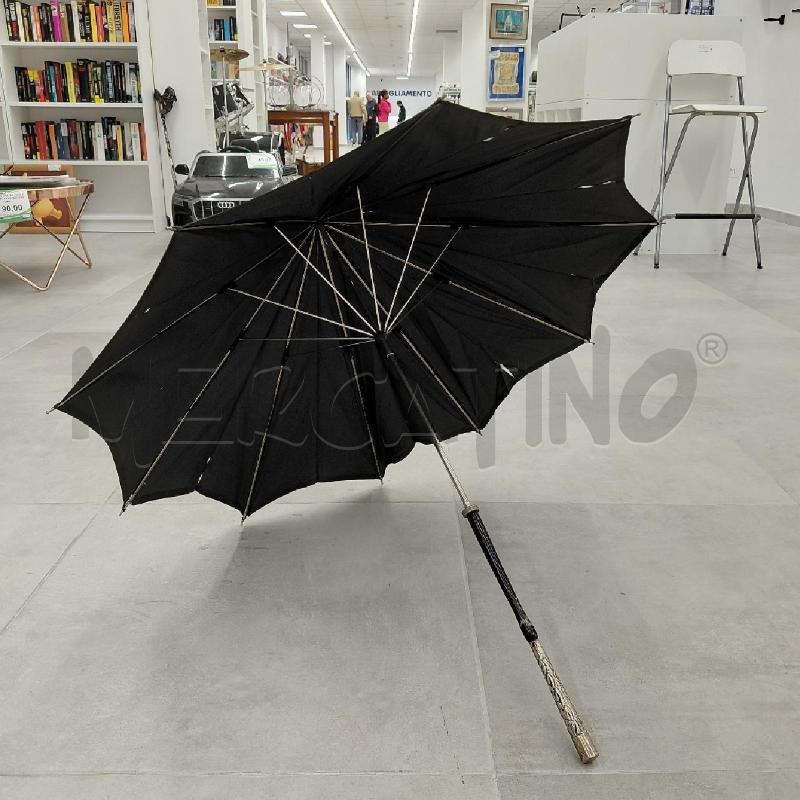 OMBRELLO NERO VINTAGE MANICO LAVORATO | Mercatino dell'Usato Roma torrevecchia 5