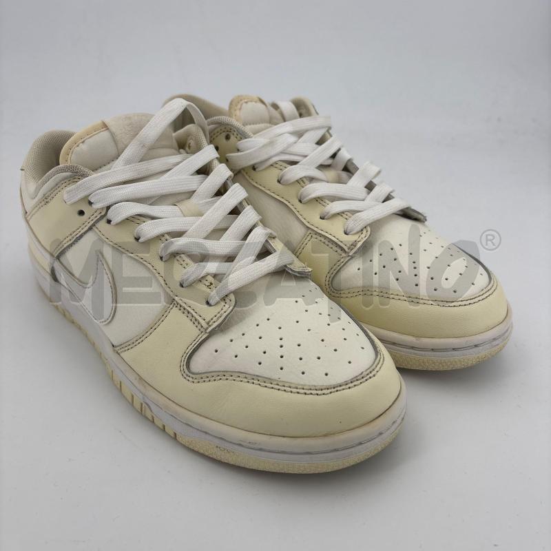 SCARPE U NIKE DUNK BIANCHE GIALLE | Mercatino dell'Usato Roma torrevecchia 1