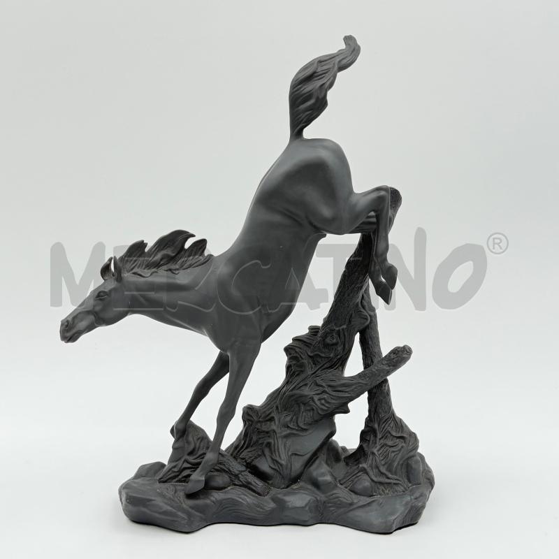 STATUA CER CAVALLO NERO D.HART | Mercatino dell'Usato Roma torrevecchia 1