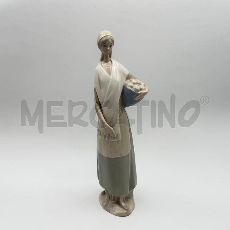STATUA CER DONNA CON VELO CESTO FRUTTA | Mercatino dell'Usato Roma torrevecchia 1