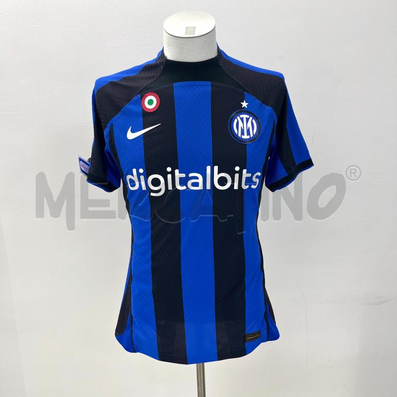 T SHIRT U MILAN MKHITARYAN FIRMATA  | Mercatino dell'Usato Roma torrevecchia 1