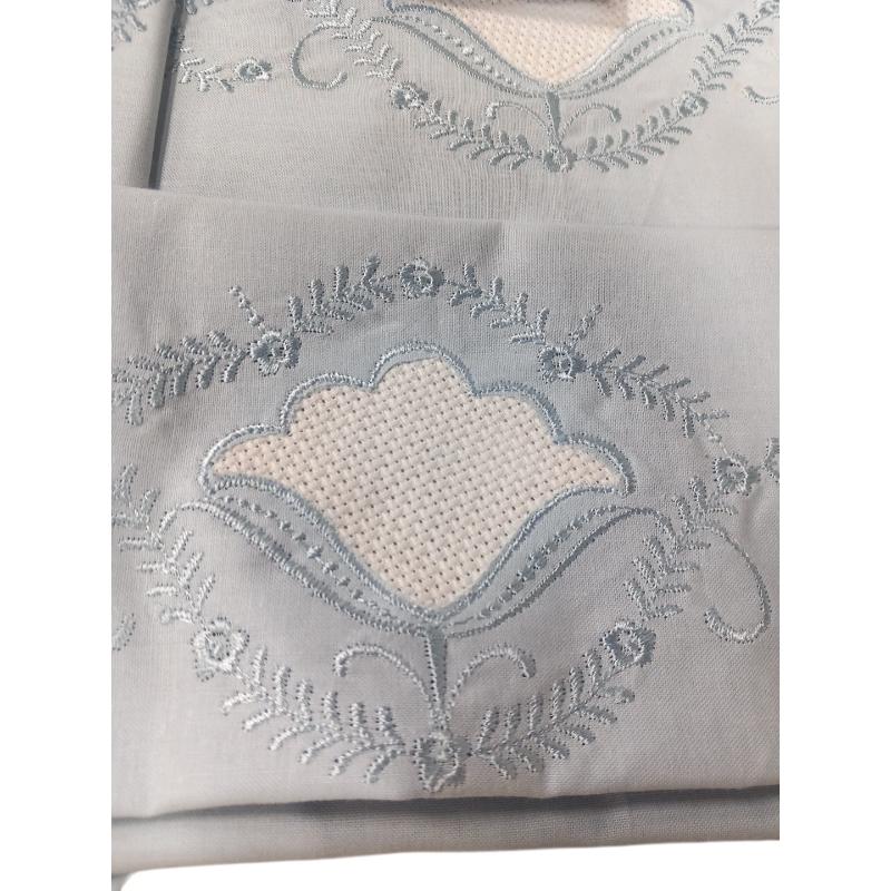 COMPLETO LETTO AZZURRO RICAMI BIANCHI | Mercatino dell'Usato Roma ostia 2