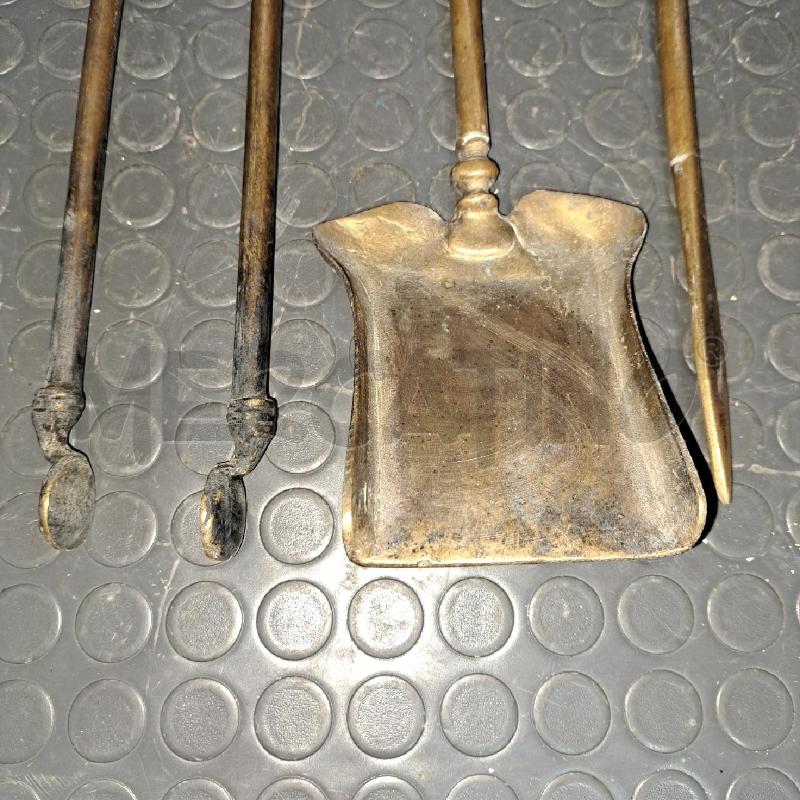 ANTICO SET ATTREZZI DA CAMINETTO OTTONE | Mercatino dell'Usato Pomezia 3