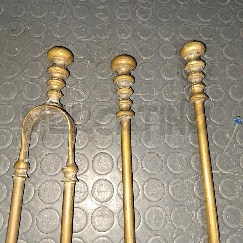 ANTICO SET ATTREZZI DA CAMINETTO OTTONE | Mercatino dell'Usato Pomezia 4