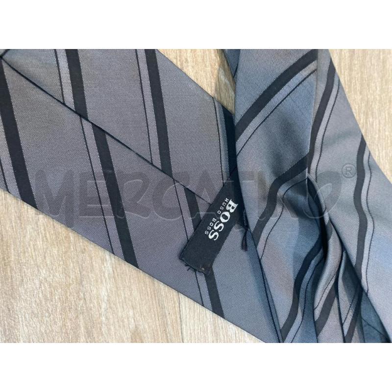 CRAVATTA HUGO BOSS GRIGIA RIGHE NERE | Mercatino dell'Usato Pomezia 2